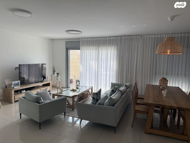 הר הצופים 56