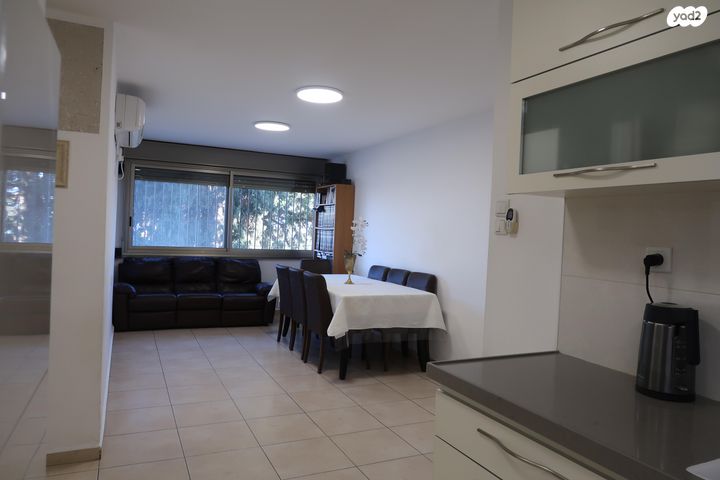 סמטת הורדים 4