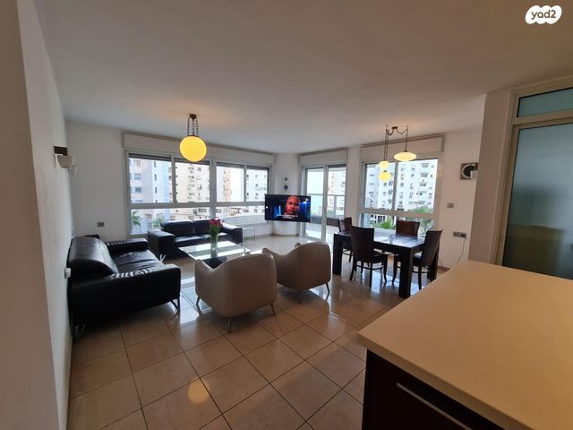 דירה, מסריק 26, עצמאות יוספטל, בת ים