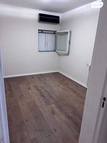 דירה, משה דיין 66, בן גוריון, חולון