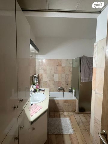 דירה, שמעון בן צבי 39, שטח 9, גבעתיים