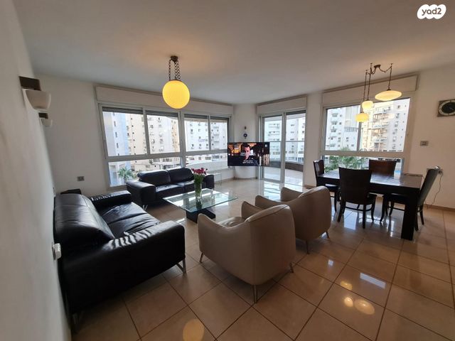 דירה, מסריק 26, עצמאות יוספטל, בת ים