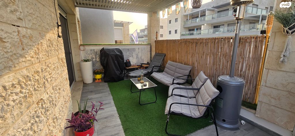 גג/ פנטהאוז, נחליאלי 17, הציפורים, מודיעין מכבים רעות