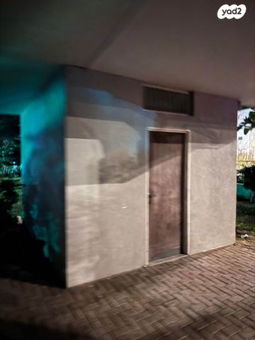 דירה, משה דיין 66, בן גוריון, חולון