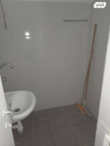 דירה, דגניה 12, שיכון עובדים, טבריה