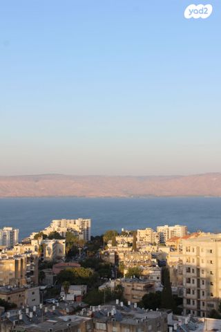 גג/ פנטהאוז, דגניה 20, שיכון עובדים, טבריה