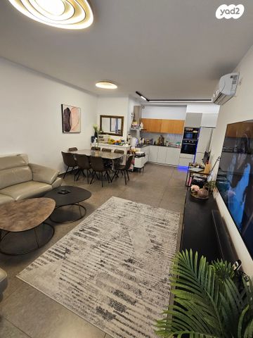 מעפילי אגוז 66