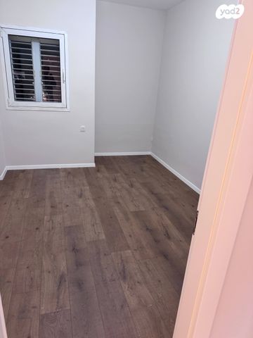 דירה, משה דיין 66, בן גוריון, חולון