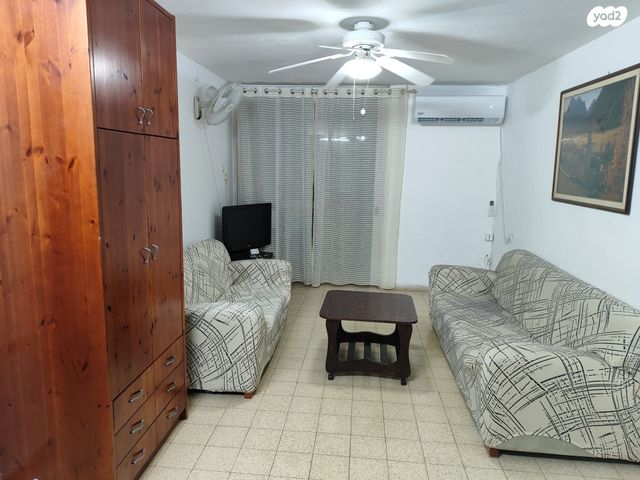 שדרות ג'יימס דה רוטשילד 27