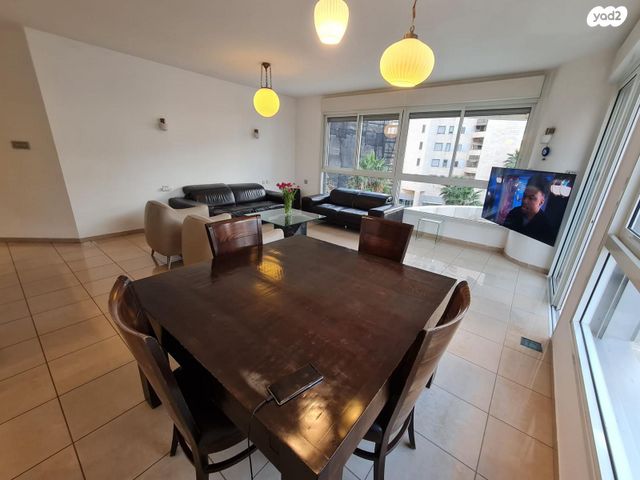 דירה, מסריק 26, עצמאות יוספטל, בת ים