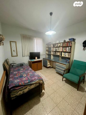 דירה, שמעון בן צבי 39, שטח 9, גבעתיים