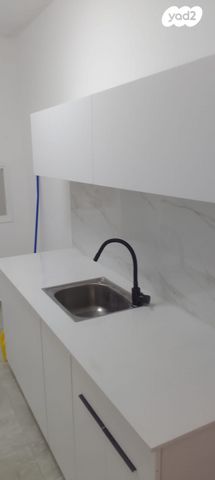 דרך יד לבנים 176