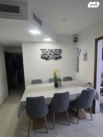 גיורא יוספטל 8