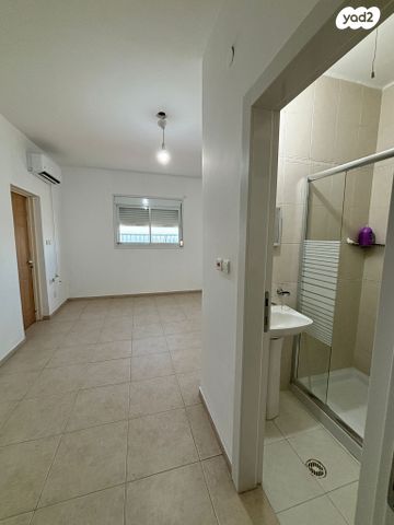 גג/ פנטהאוז, דגניה 20, שיכון עובדים, טבריה