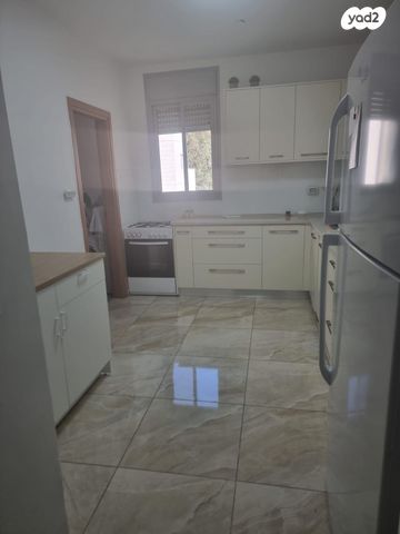 דירה, שמעון פרס 3, המחנה הצבאי, קרית מלאכי