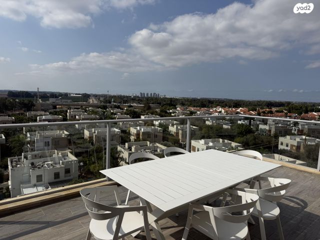 גג/ פנטהאוז, הר הצופים 56, רחובות ההולנדית, רחובות