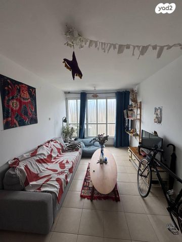 בכור שטרית 10