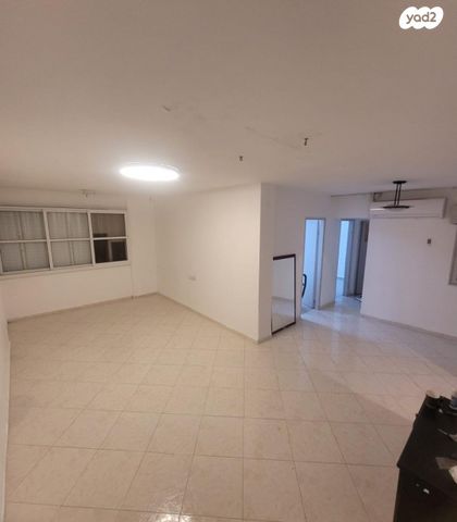 קיבוץ גלויות 74