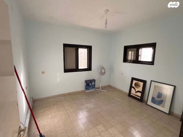 שדרות ירושלים 25