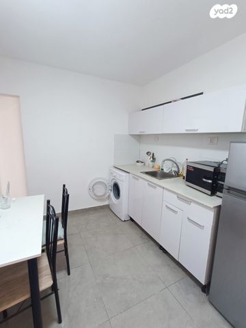 גיורא יוספטל 17