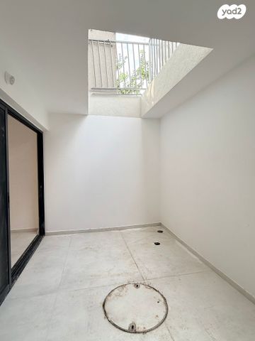 מרתף/ פרטר, חופים 1, משמר דוד, משמר דוד