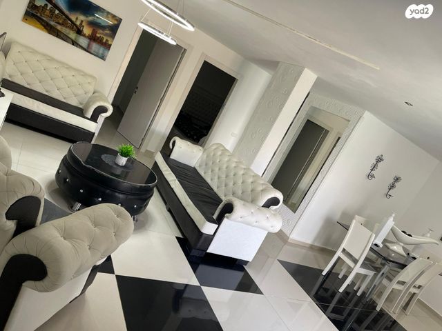 דירת גן, הברושים 10, חוסן, חוסן