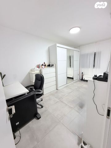 יחידת דיור, החמישה 12, אביב, ראש העין