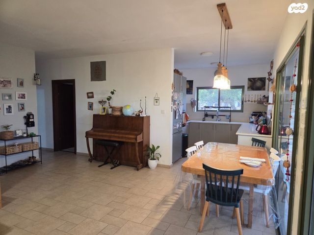 דירת גן, הכלנית 1, תרום, תרום