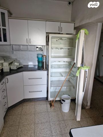 דירה, רמב"ם 33, רמב"ם, חדרה