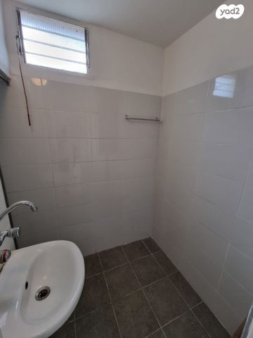 דירה, דגניה 12, שיכון עובדים, טבריה