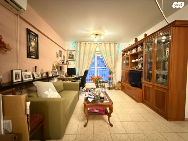 שדרות משה דיין 9