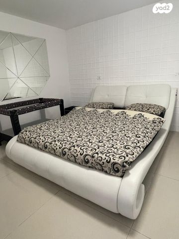 דירת גן, הברושים 10, חוסן, חוסן