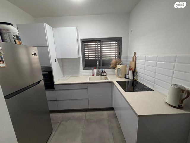 יחידת דיור, החמישה 12, אביב, ראש העין