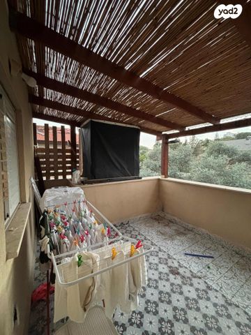 יחידת דיור, אבן גבירול 1, גאולים, כפר סבא