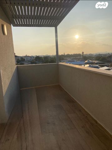 יחידת דיור, החמישה 12, אביב, ראש העין