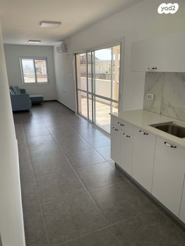 שרה אהרונסון 16