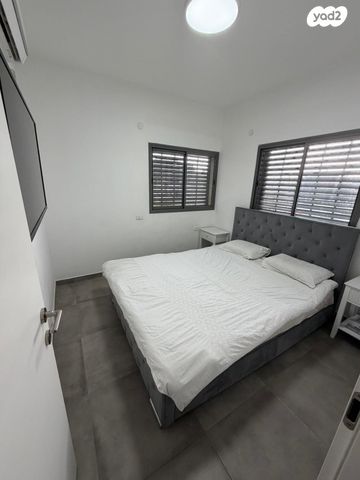 יחידת דיור, החמישה 12, אביב, ראש העין