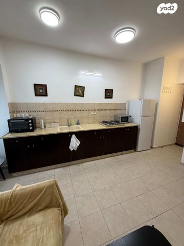 דירה, לוי 4, שכונת חשמונאים, מרכז העיר א, רמת גן