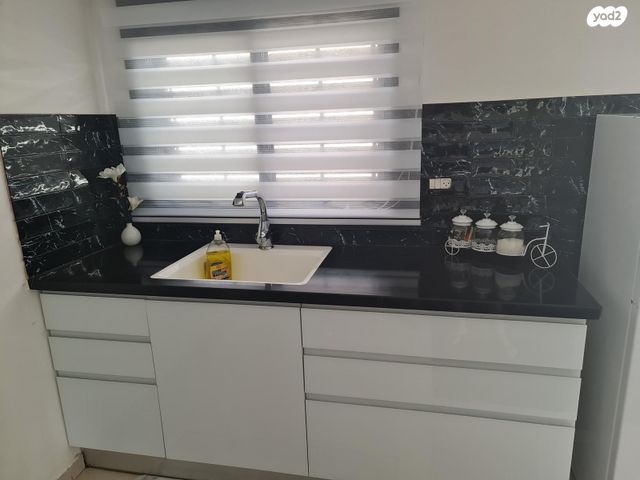 דירת גן, הברושים 10, חוסן, חוסן