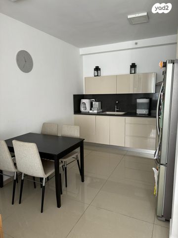 דירה, אלוף קלמן מגן 3, גני שרונה, קרית הממשלה, תל אביב יפו