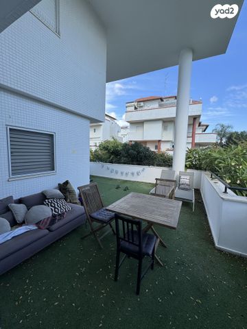 דירה, שרה אהרונסון 6, קרית הפרחים - 2005, רעננה