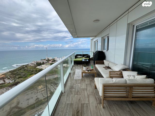 דירה, שדרות רחבעם זאבי, גבעת אולגה, חדרה