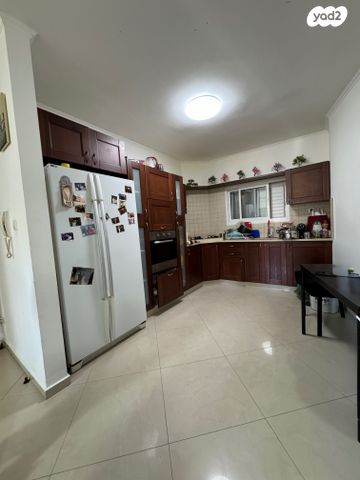 נחום שריג 23