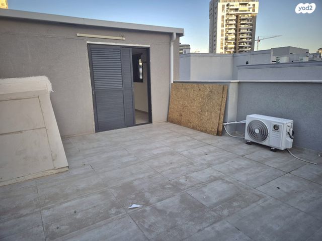 דו משפחתי, לודיוב, נווה גן, פתח תקווה