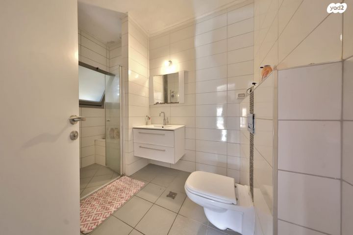 דירת גן, גבעת הרקפות, גבעת תל חי, קרית אתא