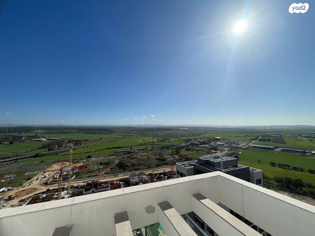 גג/ פנטהאוז, נופי בן שמן, לוד