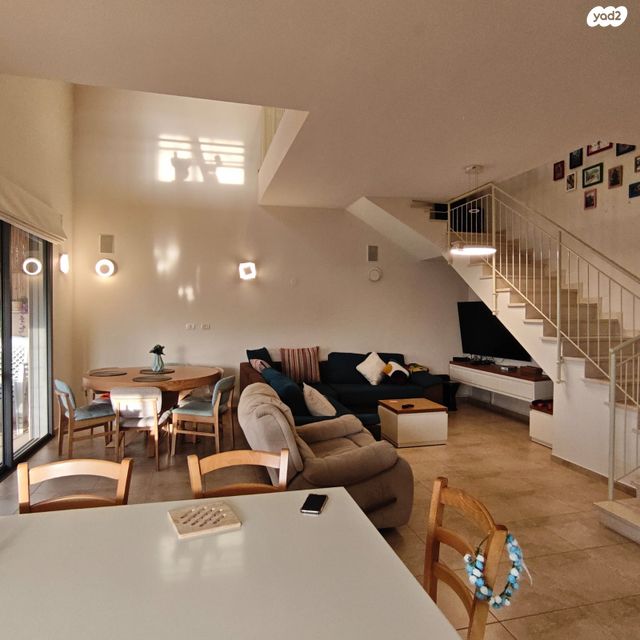 דו משפחתי, בית אריה / עופרים