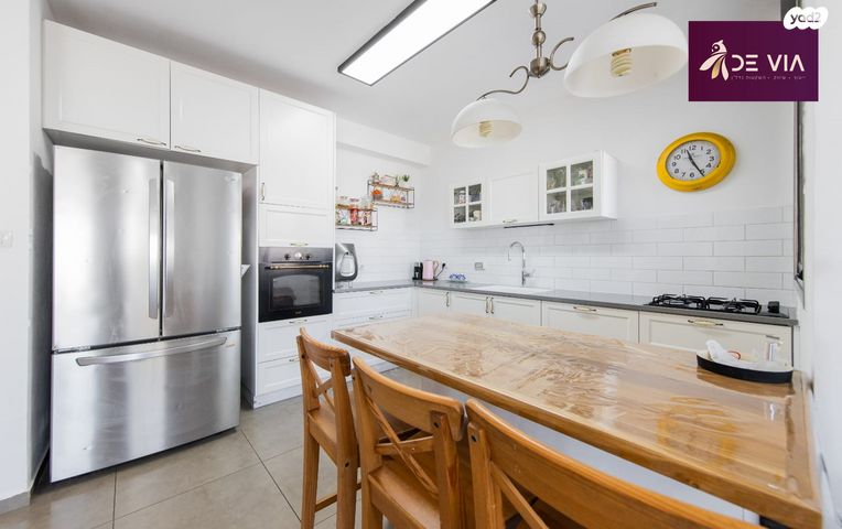 דירה, נתן אלתרמן, פסגות אפק, ראש העין