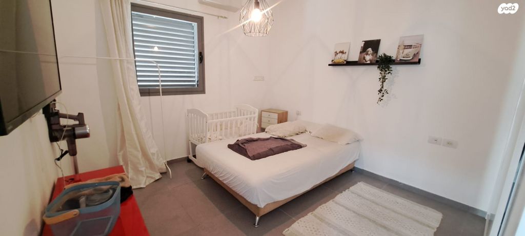 דירה, אביגיל, חרוזים, רמת גן