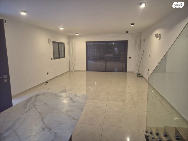 דו משפחתי, לודיוב, נווה גן, פתח תקווה